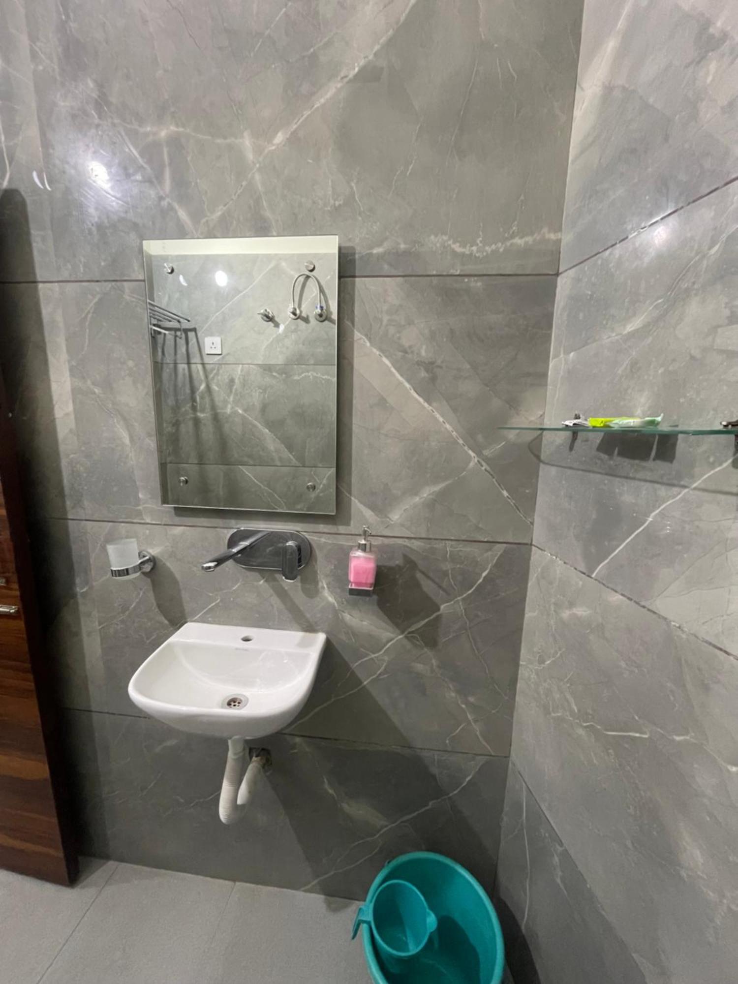 Homestay Comforts 500M From Amritsar Airport Exteriér fotografie